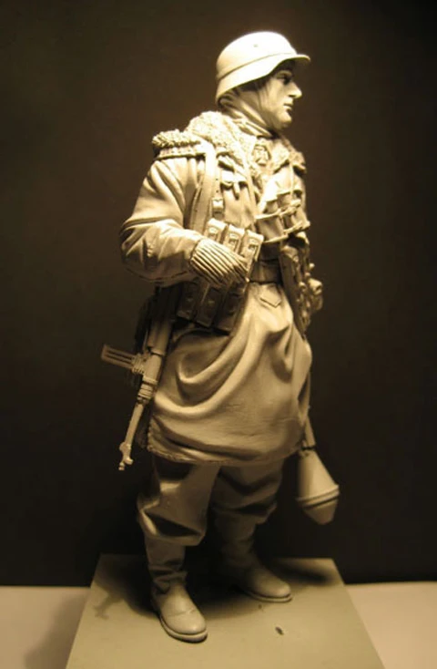 1/16 Смола рисунок Солдат модель Восточной войны солдат gk рука, чтобы сделать белый Военная Униформа Второй мировой войны 162