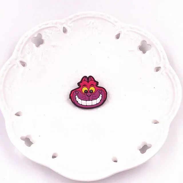 1PCS-Cute-Bear-Dog-Mickey-Minnie-Badges-Pin-Kawaii-Cartoon-Icon-Badges-Buttons-Pins-Badges-Bags.jpg_640x640 (14)
