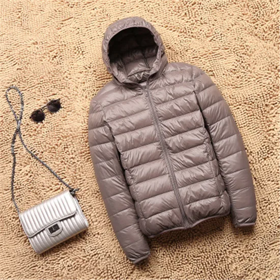 Женская зимняя Ультралегкая куртка на 90% белом утином пуху модная повседневная женская верхняя одежда большого размера Водонепроницаемая теплая куртка с капюшоном