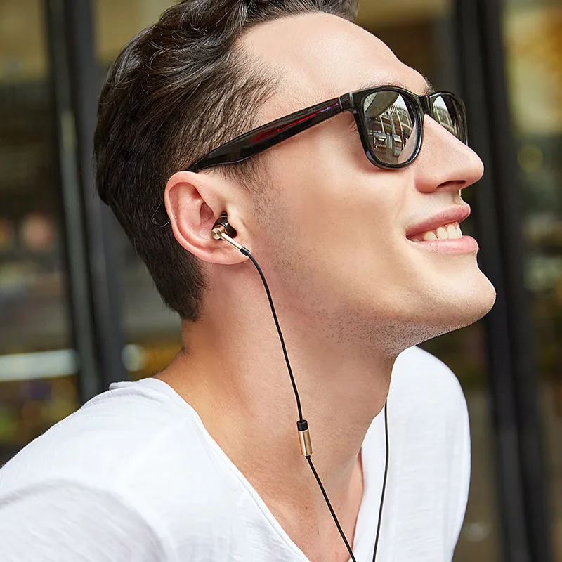 1MORE-Triple-Driver-LTNG-In-Ear-Earphone-for-Phone-HIFI-Hybrid-Earpiece-Earbuds-with-Microphone-and (5)