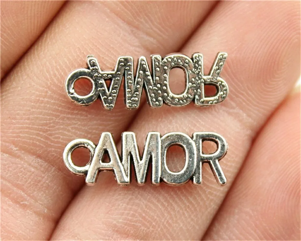 Слово amor красивым шрифтом. Слово amor. Картинка с надписью amore. Что значит слово amor. Amore надпись.