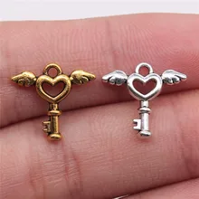 Wysiwyg 50個15 × 14ミリメートル2色アンティークシルバー色アンティークゴールド天使の羽キーハートチャームペンダントジュエリーメイキングのために(China)