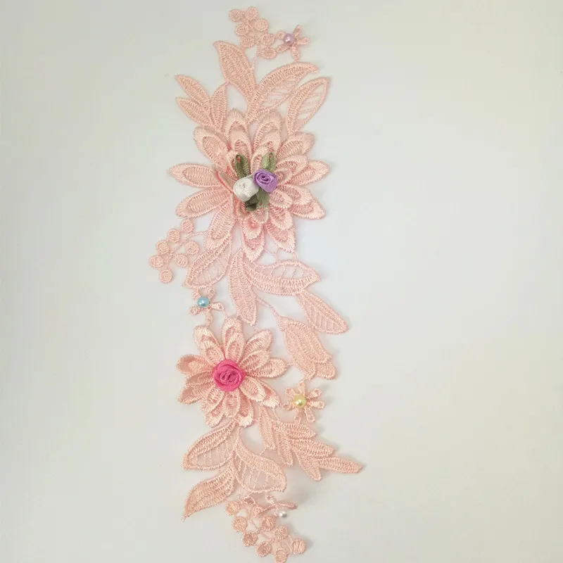 tridimensional lace applique