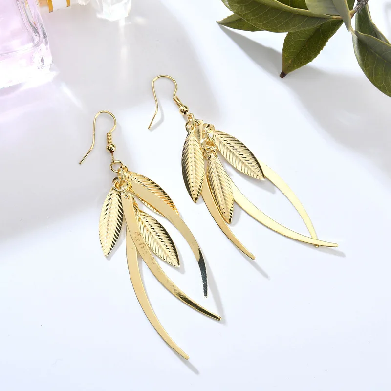 

SexeMara SexeMara Creative Alloy Leaves Long Dangle Earrings For Women Top Quality Fashion Bijouterie Hot Sale
