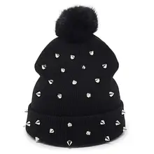 Женские зимние шапочки с заклепками и помпоном в стиле панк-рок, хип-хоп, вязаная шапка с помпоном, теплые черные шапочки