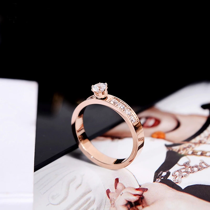 

Classic One carat Cubic Zirconia Ring Rose Gold Color Fashion Titanium Steel Jewelry Wedding Gift Woman Not Fade