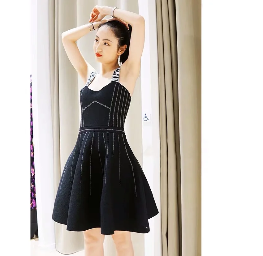 

Spring 2019 Heavy Industry Stitching Line Design Sense Slim Dress with Slim dress V-Neck Off The Shoulder Striped dress Women