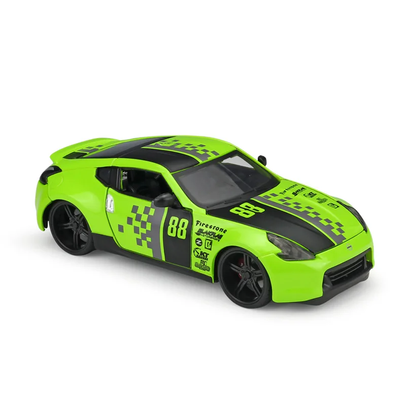 

1:24 Maisto Nissan 370Z 2009 green Diecast model car