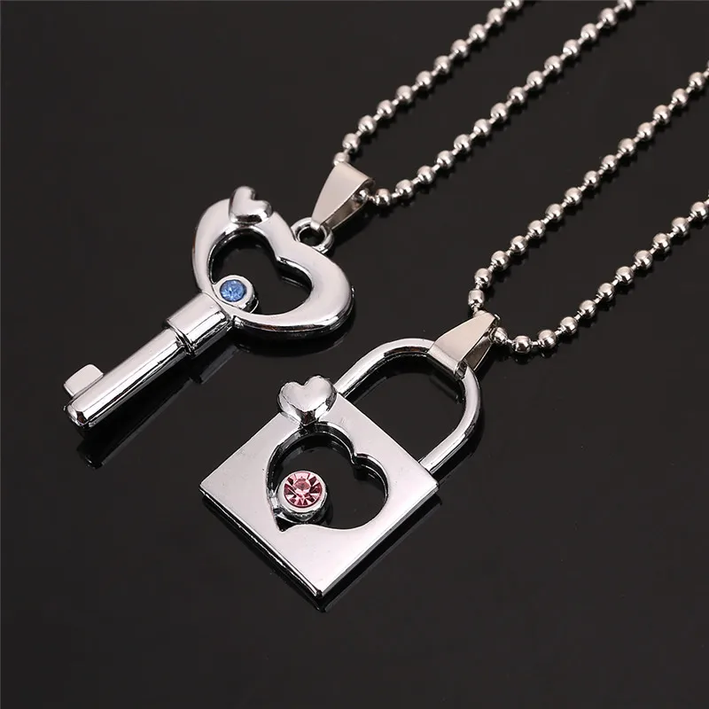 

2 PCS/Set, New Couple Necklace for Women and Men Hollow Key Lock Pendant with Crystal Paired Necklace Gifts for Girlfriend