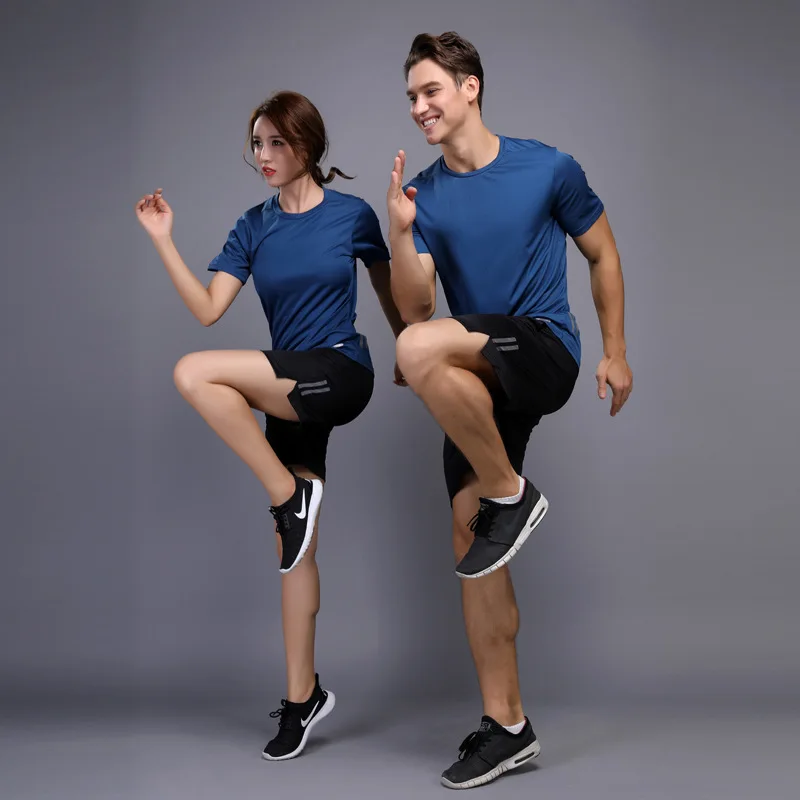 2018 новые эластичные сжатия пара Фитнес костюм футболки мужской с короткими рукавами Свободная футболка костюм комплект