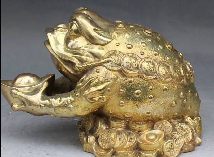 

xiuli 003032 11" Chinese Bronze Carved Wealth Money Animal Cicada Toad Hold Yuanbao Sculpture