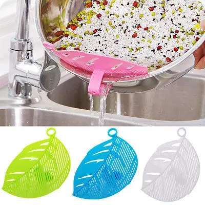 

New Practical Plastic Wash Rice Colander Strainer Kitchen Drain Sieve Beans Peas Cleaning Gadget Strainer for Kitchen Clips Tool