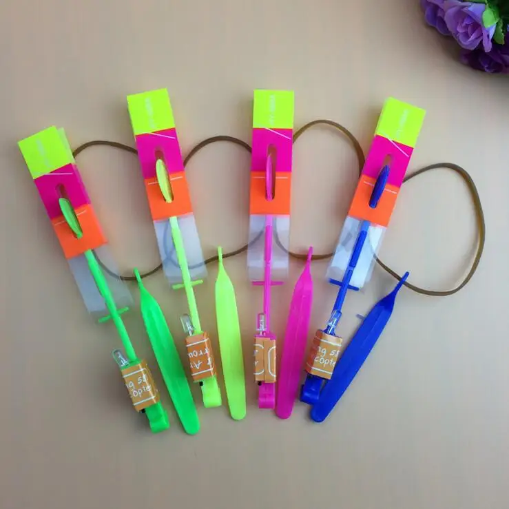 Online 100 stücke lot oder 50 stücke Licht Pfeil Fliegen Spielzeug LED Licht Flash Spielzeug Party Spaß Geschenk Gummiband katapult