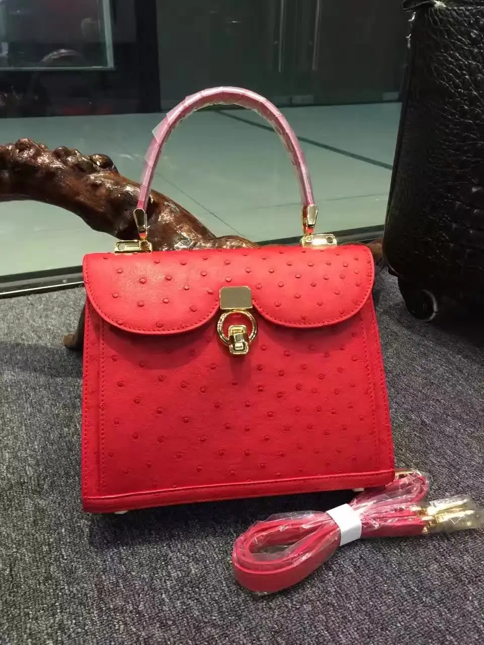 Рисунок 2 - Женская сумка-тоут из 100% натуральной кожи страуса