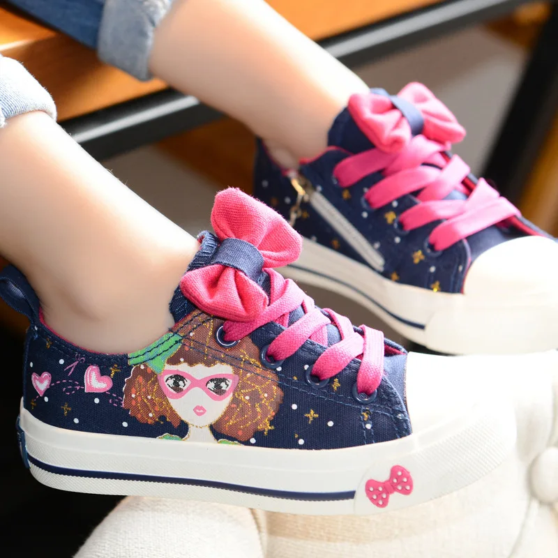 Детская обувь; обувь для девочек; коллекция года; милая парусиновая обувь с героями мультфильмов; модная красивая повседневная обувь с бантом на молнии; детские кроссовки