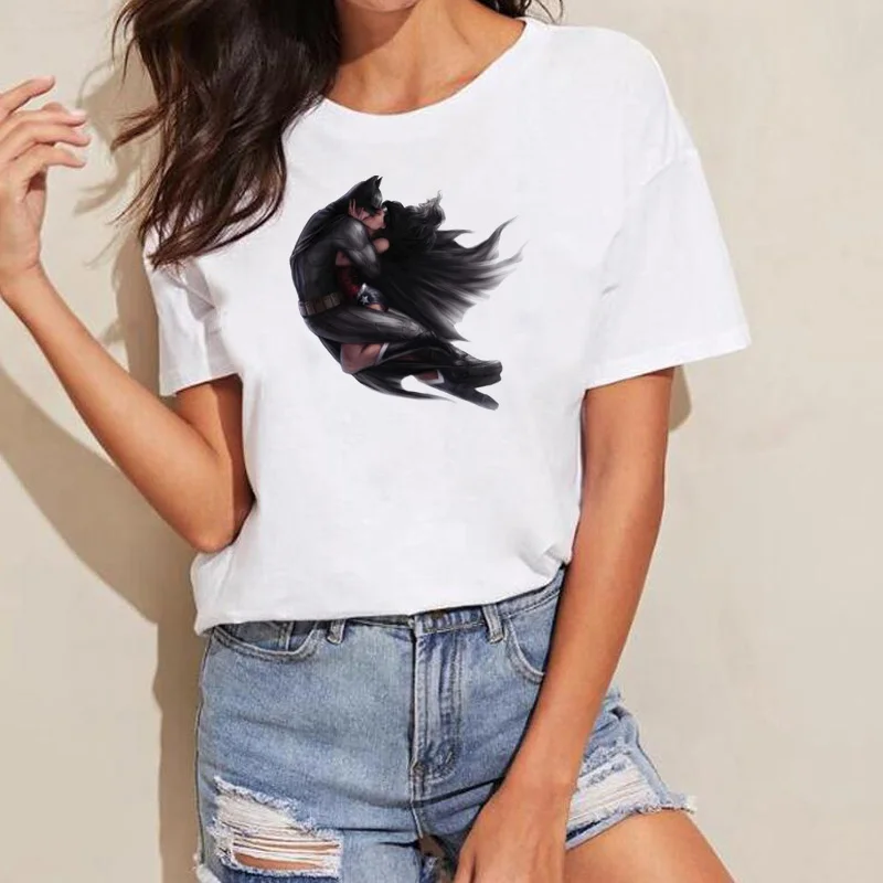 

Summer Cartoon Batman and Catwoman T Shirt Cool Sexy Kiss T-shirt Hipster Casual White Aesthetic Clothes S-XXXL