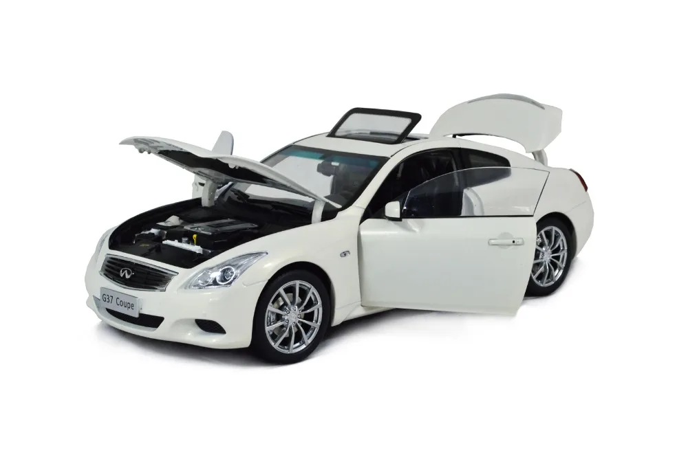 Infiniti_G37_coupe_2013_White_004
