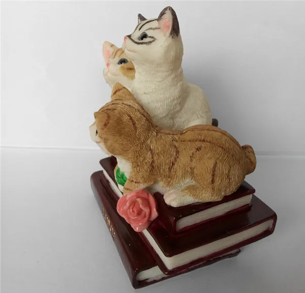 3 Cats on books PVC toys Resin figures home decoration - 2