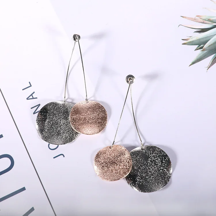 

Two color matching and frosted quality round piece earrings with simple temperament after striking color earring