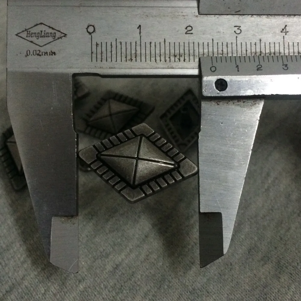 Новое поступление 50 шт. 25x17 мм Античные Серебряные ромбовидные гвоздики-заклёпки «панк» шипы обувь аксессуары для ремней на сумку кожа ремесло