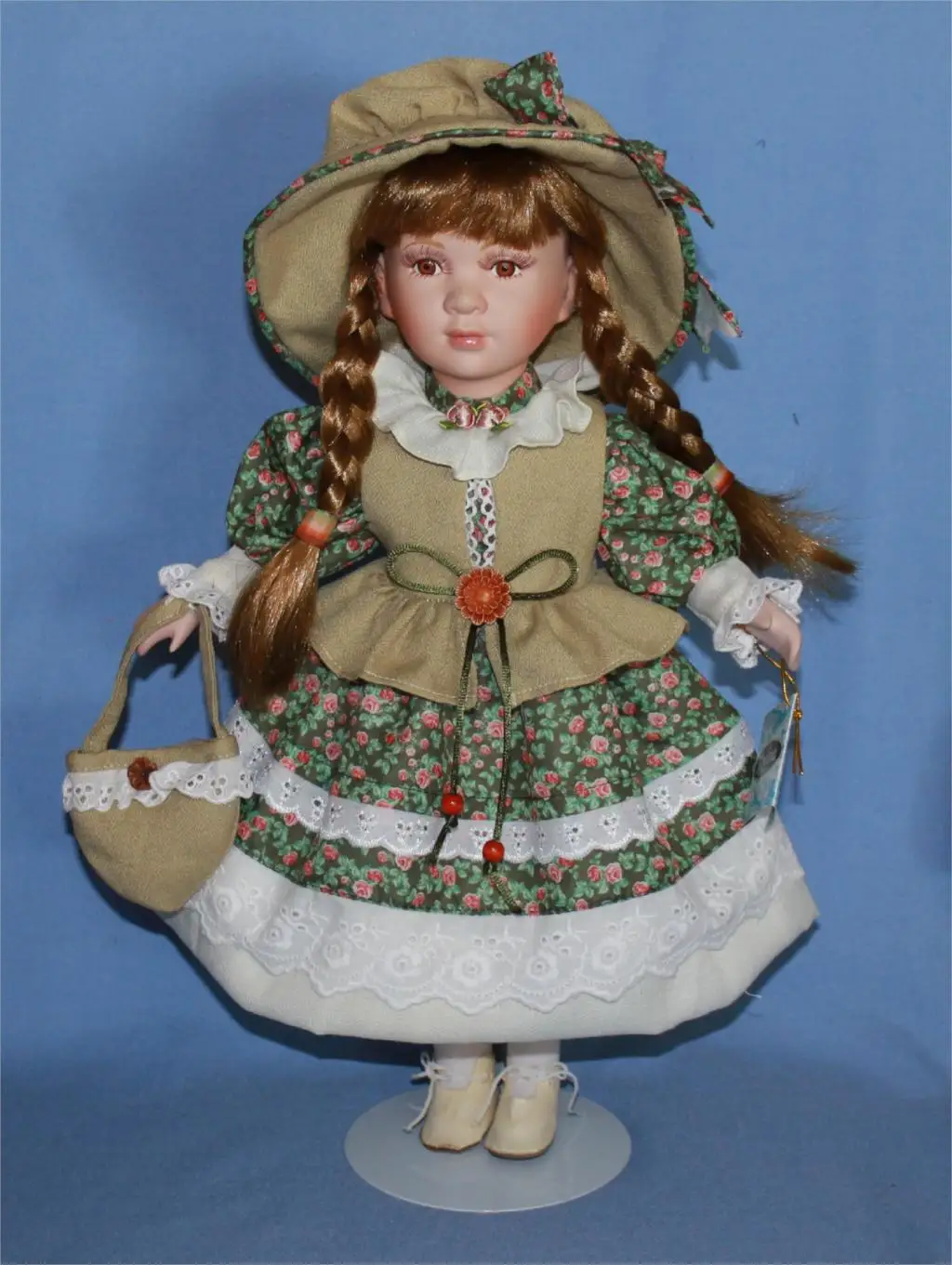 Shivering dress doll with a hand bag Yellow hair w...