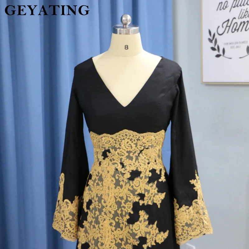 Saudi Arabic Black Evening Dresses Long Sleeves Gold Lace Applique Sexy V-neck Side Split Dubai Prom Formal Dress Robe De Soiree
