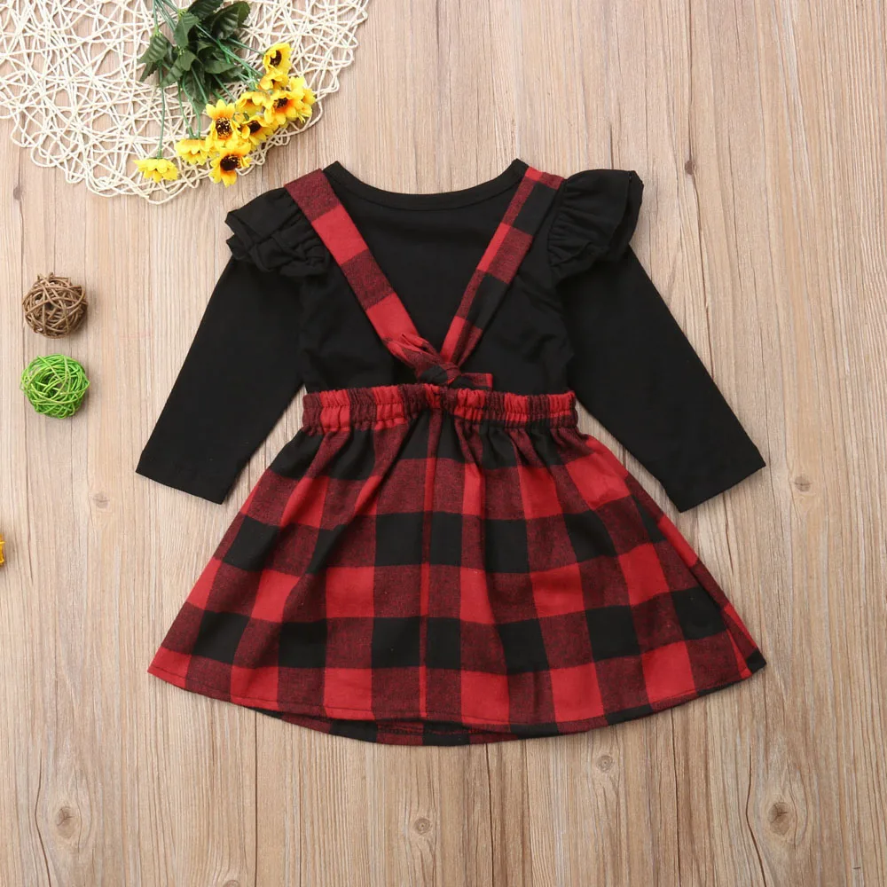 Модные Симпатичная одежда для маленьких девочек комплекты осень-зима с длинными рукавами черная футболка+ красные клетчатые ремешок комбинезоны юбки комплект одежды