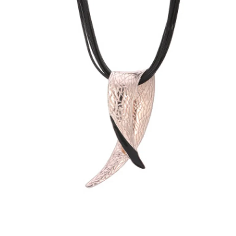 

2019 Vintage Long Necklace Fashion Handmade Women Multilayer Rope Leather Alloy Cowhorn Charm Pendant Necklace Sweater Chain