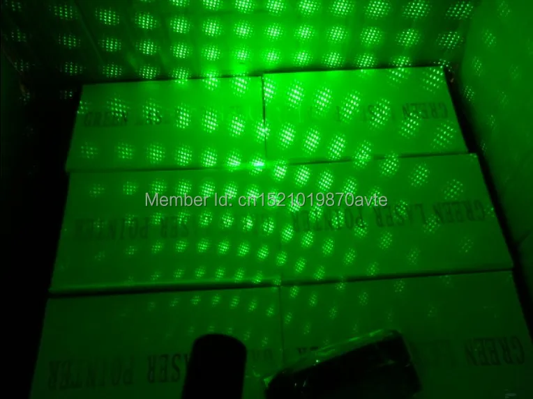 Queima de Fósforo Cigarros + Carregador + Presente Poderoso Lazer Militar 500 w 532nm Ponteiro Laser Verde Sos Lanterna Foco Queimar 500000 m 34 532nm ponteiro laser verde sos lanterna foco