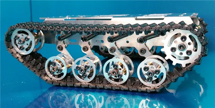 Погремушка гусеница на блистере 1223272. Подвеска гусеница. Танковая подвеска. Biba toys гусеница. Игрушка подвеска гусеница тини лав.