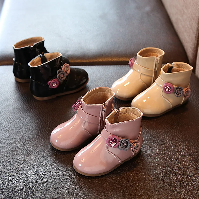

2018 Autumn New Baby Girls Fashion Boots Baby Shoes Cute Flower Leather Low Heeled Boots for Baby Girls Pink Black Color