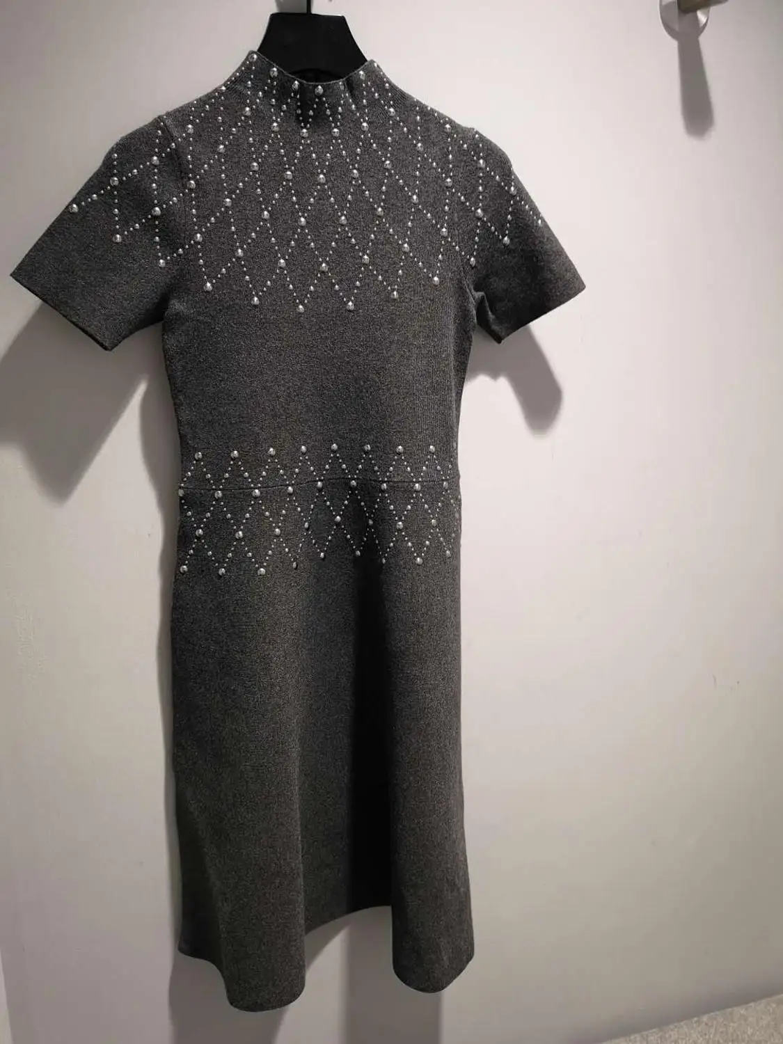 Женское трикотажное мини-платье с коротким рукавом из вискозы