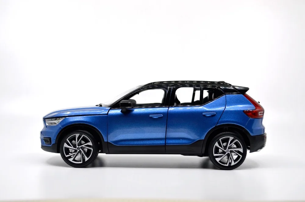 volvo-XC40_2018_bl_04