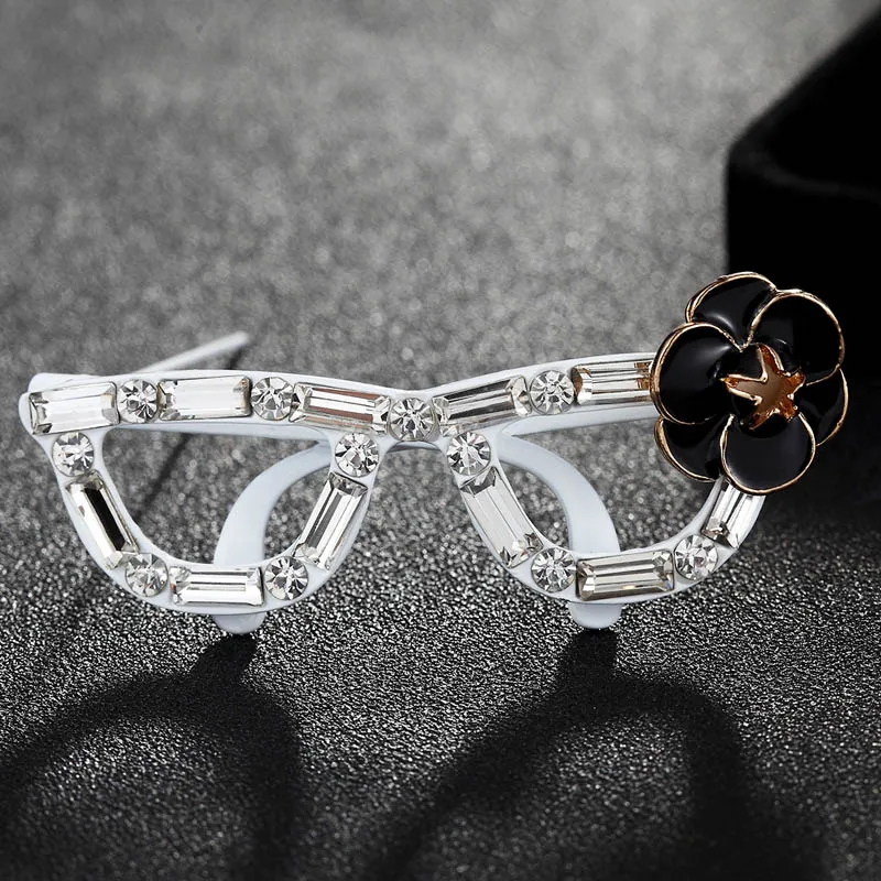 

Fashion women Rhinestone glasses Cartoon Pin Brooch Brand Girls Gifts Enamel Flower Kids Brooches Enamel Hijab Scarf Pins Up