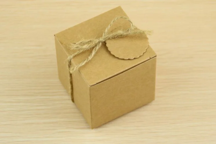 Большой размер 50 шт 7*7*7 см крафт-бумага квадратная коробка для конфет Свадебные сувениры в деревенском стиле Свадебная сумка для конфет подарочные коробки для вечеринок с бирками спасибо
