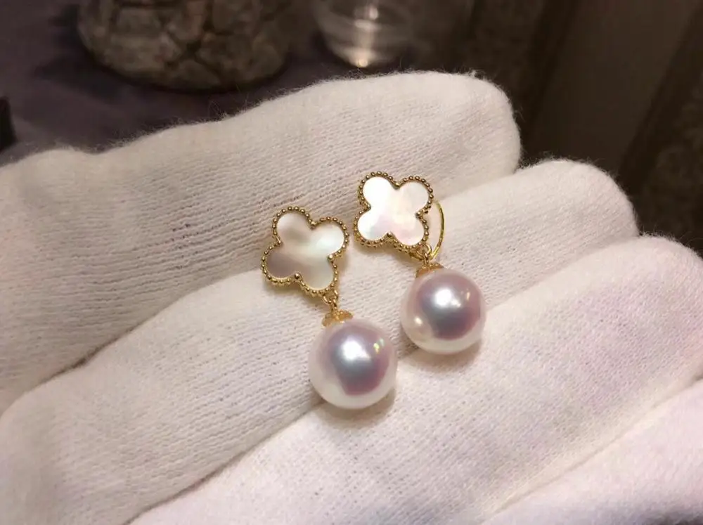 

charming pair of 10-11mm round south sea white pearl earring 18k