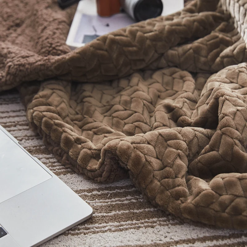 Новое поступление супер мягкое пушистое тисненое Флисовое одеяло из меха норки плотный теплый диван плед Осень Зима одеяла на кровать