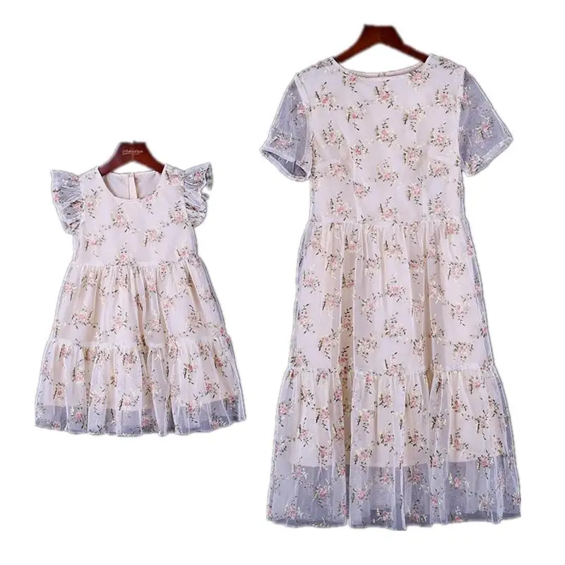 

Mother Daughter Dresses Mom Girls Floral Embroidery Dress for Party Mommy Girl Twinning Daily Dress Vestidos Family Match Outfit