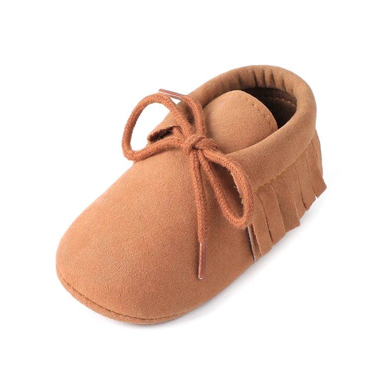 Мягкая нескользящая обувь с бахромой для мальчиков и девочек; мокасины из искусственной замши для новорожденных; QF bebes
