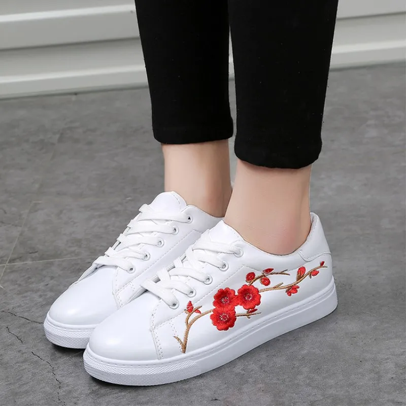 Doux B Blanc Respirant Pu c Femmes Femelles Plat En Chaussures Femme Cuir a Casual Fleurs Dentelle Mocassins up Étudiants Broderie TtwYSY