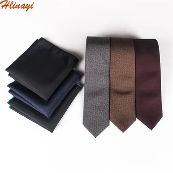 

Hlinayi 2019 The men's party is wearing a tie set with a solid-coloured matte pocket scarf for the wedding party
