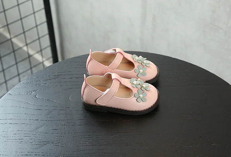 Новая Осенняя кожаная обувь для маленьких девочек; повседневная кожаная детская обувь принцессы с перламутровым блеском и бабочкой; цвет белый, розовый
