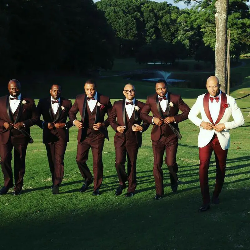 Мужские костюмы для свадебных костюмов с брюками цвета слоновой кости, смокинги для жениха, Красная шаль с отворотом, костюм из 2 предметов