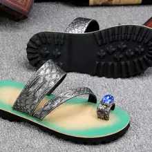 Г. Новые летние мужские сандалии с тиснением кожаная пляжная обувь двойного назначения повседневные сандалии с заклепками