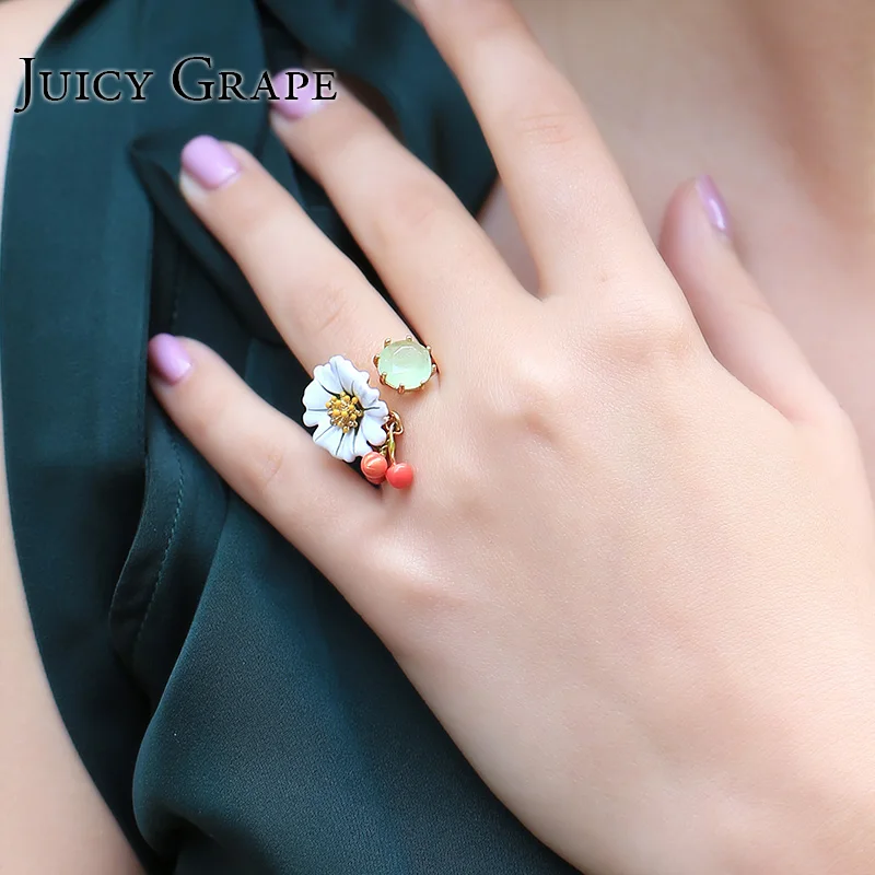 

Juicy Grape Hand Painted Enamel Glaze Gilded Ring Women White daisy Flower Zircon Cherry Opening Adjustable Ring Fashion Jewelry