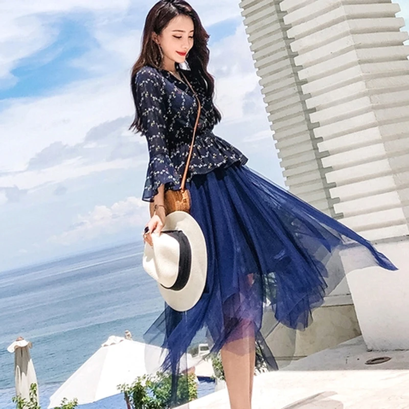 

SHTONGHUA 2019 Summer Women Skirt Suits Chiffon Print Flare Sleeve Tops + Blue Mesh Elastic Waist Skirt Sets