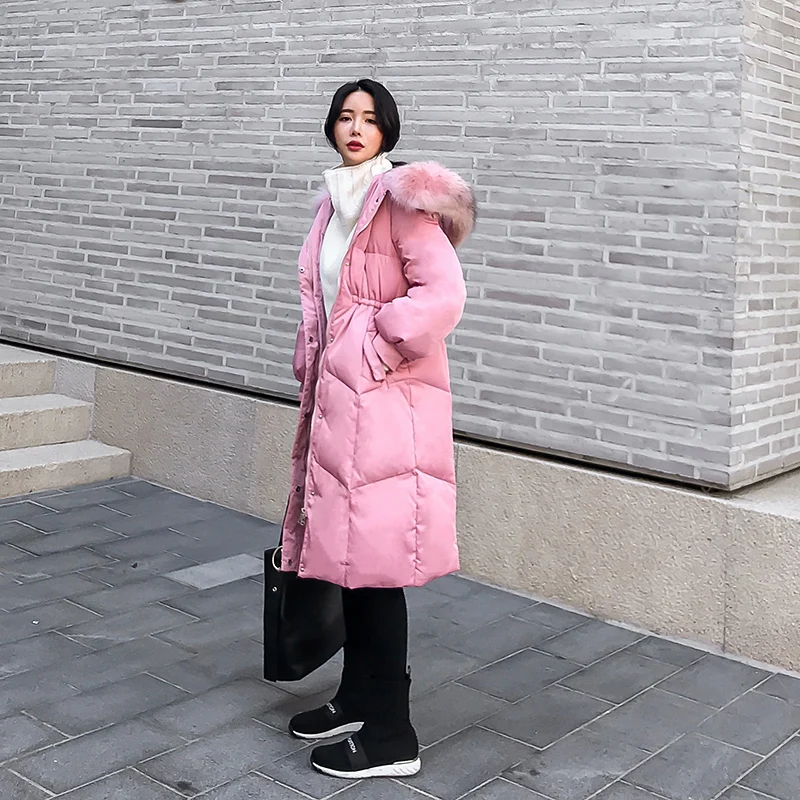 Tcyeek Зимний пуховик для женщин, зимнее пуховое пальто, женская одежда с капюшоном из натурального меха енота, Длинные парки, розовые куртки LWL1148
