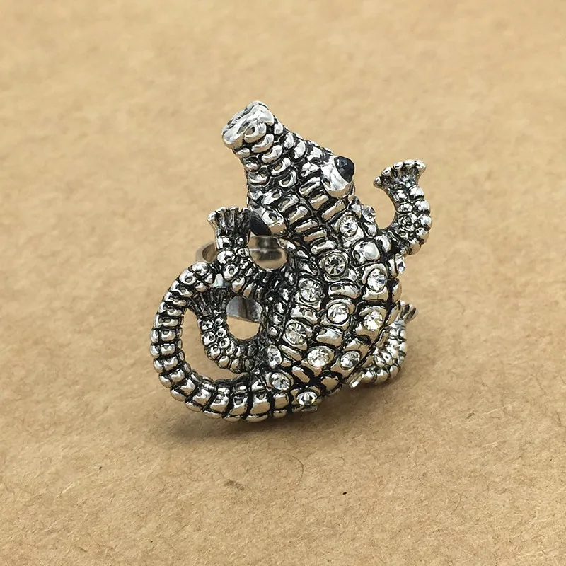 

This year, the new animal crocodile ring alloy jewelry, electroplating gun black silver you choose