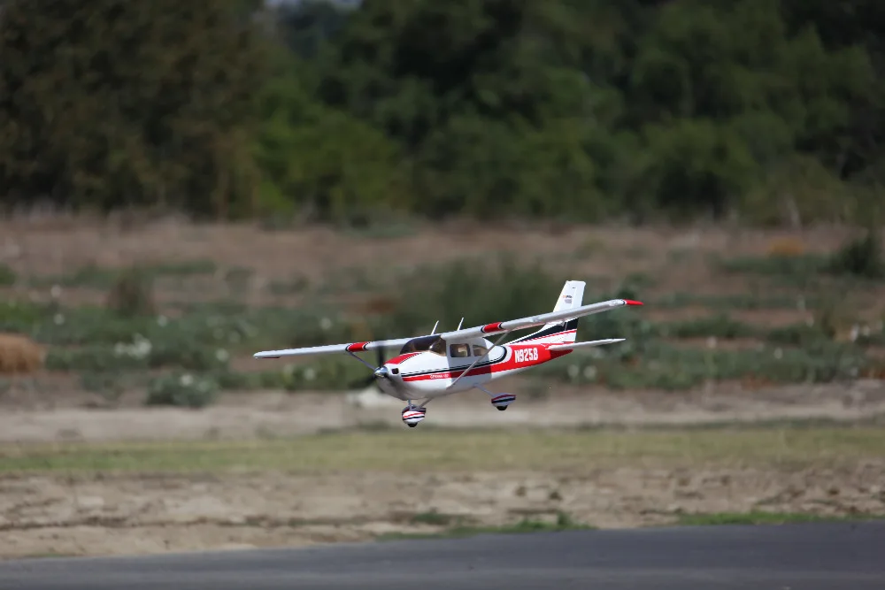 2018 Новый FMS модель 1400 мм/1 4 м воздушный тренировочный Cessna 182 на красный 5CH с