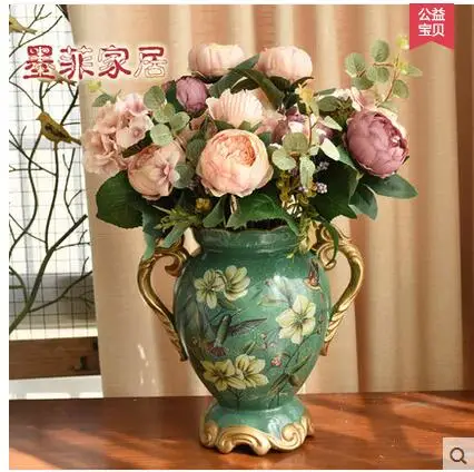 

European-style ceramic vase is a kind of antique American idyll, a large flower arrangement